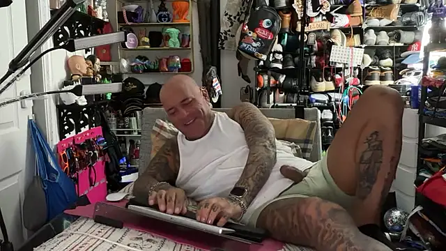 Snapshot of joeytatts66 chatting on 06/22/26, 03:58 joeytatts66 online show from 06/22/26, 03:58