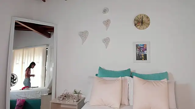 Snapshot of natali_henao chatting on 12/19/24, 05:18 natali henao online show from 12/19/24, 05:18