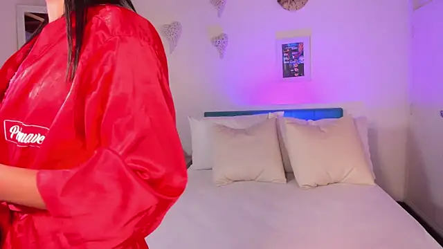 Snapshot of natali_henao chatting on 12/27/24, 05:05 natali henao online show from 12/27/24, 05:05