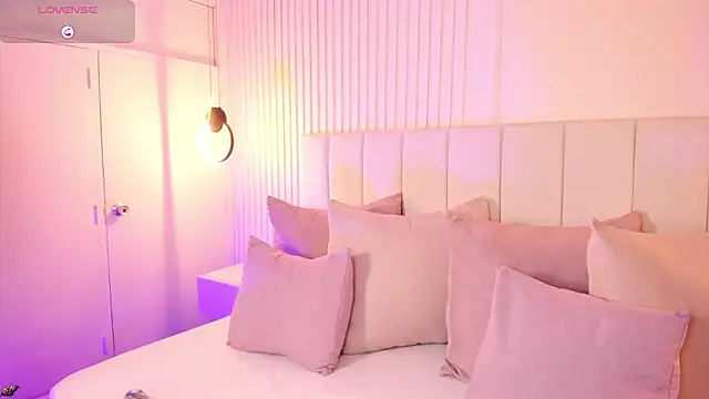 Snapshot of natali_henao chatting on 10/10/25, 10:20 natali henao online show from 10/10/25, 10:20