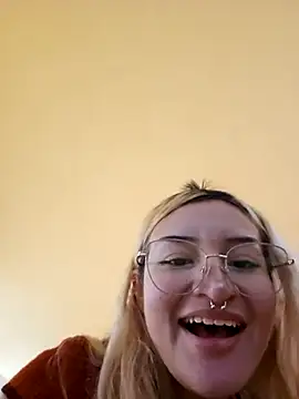 Snapshot of sadnessgyall chatting on 02/16/25, 03:04 sadnessgyall online show from 02/16/25, 03:04