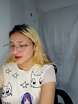 Snapshot of sadnessgyall chatting on 03/23/25, 07:31 sadnessgyall online show from 03/23/25, 07:31