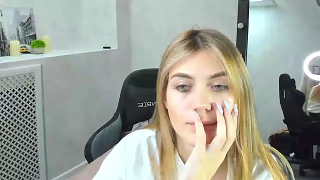 Cherry Price online show from 12/23/24, 03:18