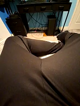 Snapshot of Scotland_100 chatting on 11/23/25, 09:03 Scotland 100 online show from 11/23/25, 09:03