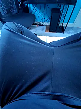 Snapshot of Scotland_100 chatting on 11/25/25, 01:44 Scotland 100 online show from 11/25/25, 01:44