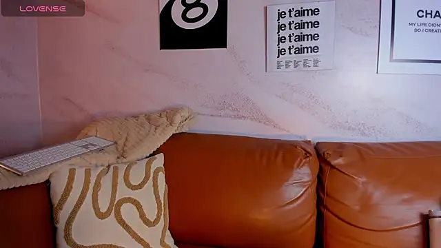 Belliinda 21 online show from 04/16/26, 07:03