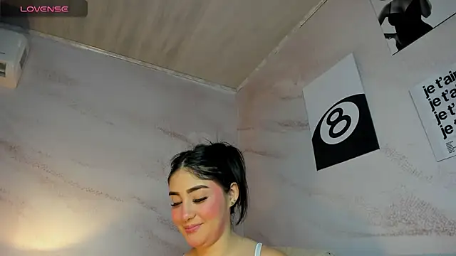 Snapshot of Belliinda_21 chatting on 04/21/26, 07:06 Belliinda 21 online show from 04/21/26, 07:06