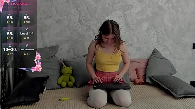 Snapshot of Hibisceae chatting on 12/18/25, 04:57 Hibisceae online show from 12/18/25, 04:57