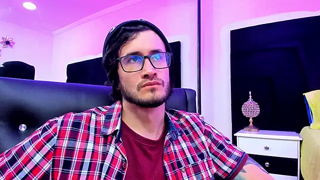 Loggan donnelly online show from 12/30/24, 08:47