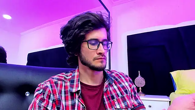 Loggan donnelly online show from 12/30/24, 11:49