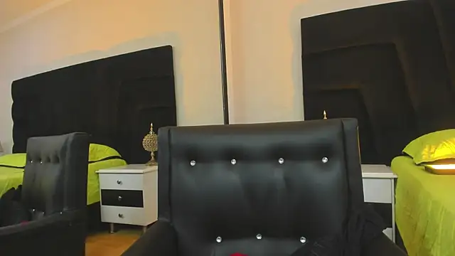 Loggan donnelly online show from 01/05/25, 01:45