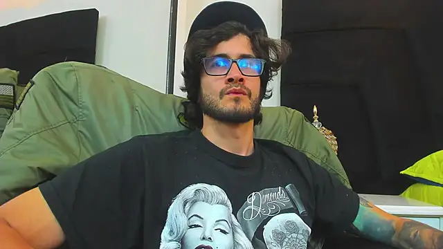 Loggan donnelly online show from 01/06/25, 12:16