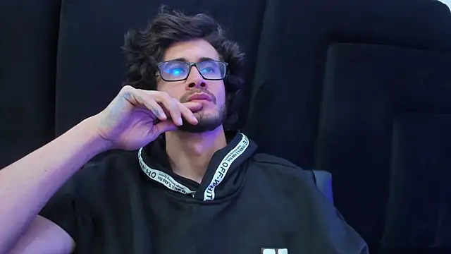 Loggan donnelly online show from 01/12/25, 01:42