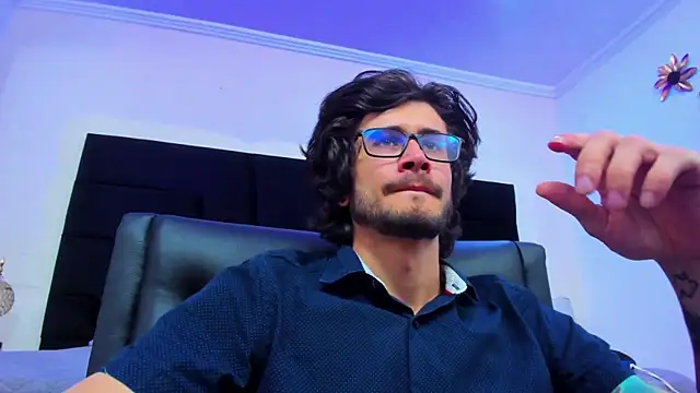 Loggan donnelly online show from 01/12/25, 08:14