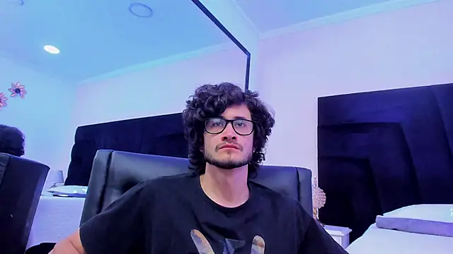 Loggan donnelly online show from 01/24/25, 07:49