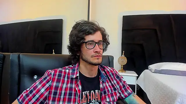 Loggan donnelly online show from 01/29/25, 08:04