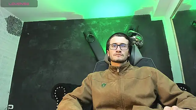 Loggan donnelly online show from 09/16/25, 08:43