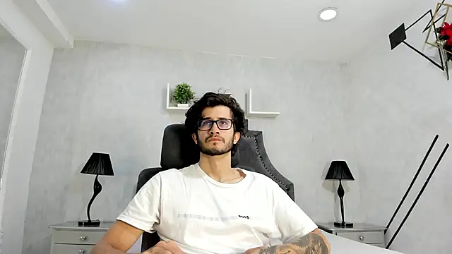 Loggan donnelly online show from 10/05/25, 05:44