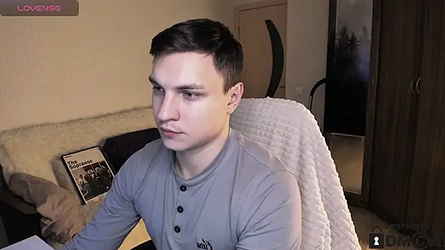 handsome guy01 online show from 10/18/25, 02:25