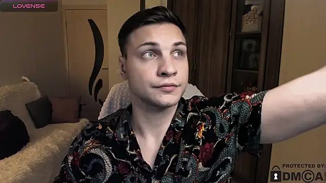 handsome guy01 online show from 11/06/25, 05:14