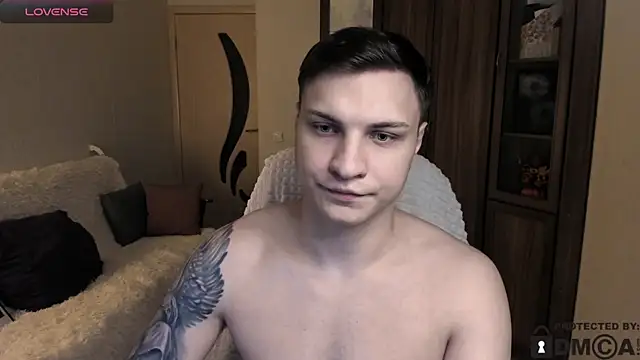 handsome guy01 online show from 11/08/25, 05:40