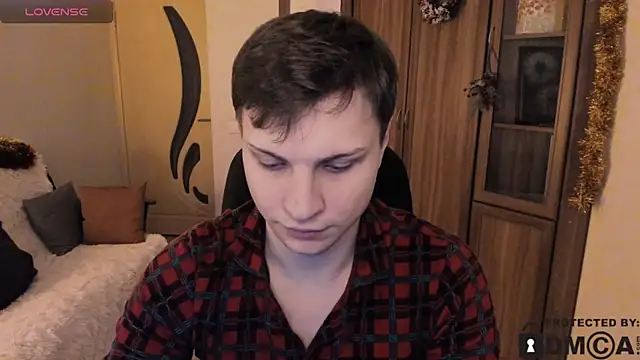 handsome guy01 online show from 12/15/25, 10:03