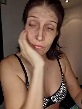 Snapshot of Lenchen_ chatting on 12/19/24, 09:17 Lenchen online show from 12/19/24, 09:17