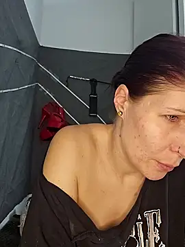 Snapshot of Lenchen_ chatting on 01/07/25, 08:42 Lenchen online show from 01/07/25, 08:42