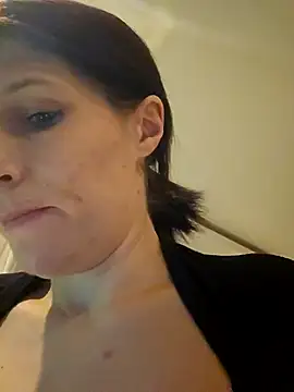 Snapshot of Lenchen_ chatting on 01/19/25, 08:09 Lenchen online show from 01/19/25, 08:09