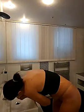 Snapshot of Lenchen_ chatting on 02/06/25, 02:15 Lenchen online show from 02/06/25, 02:15