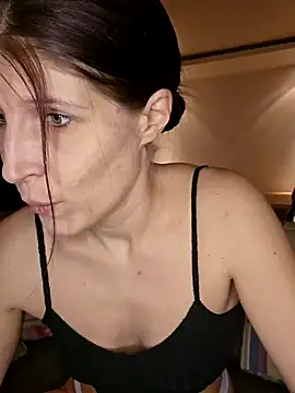 Snapshot of Lenchen_ chatting on 02/13/25, 08:45 Lenchen online show from 02/13/25, 08:45