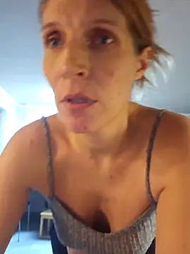 Snapshot of Lenchen_ chatting on 11/12/25, 08:41 Lenchen online show from 11/12/25, 08:41