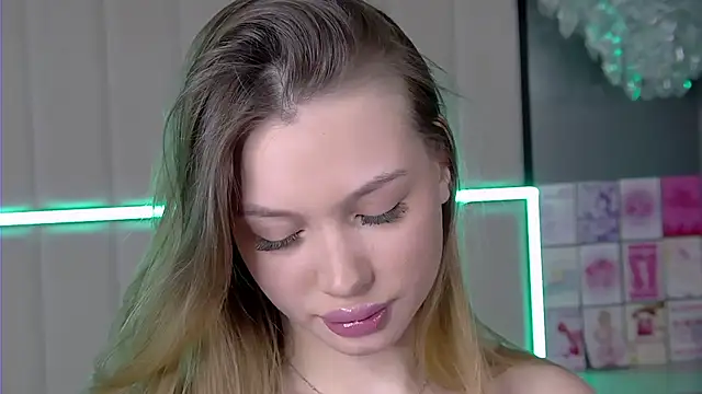 Snapshot of ViolaFlirt chatting on 02/01/25, 04:14 ViolaFlirt online show from 02/01/25, 04:14