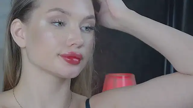 Snapshot of ViolaFlirt chatting on 02/15/25, 10:55 ViolaFlirt online show from 02/15/25, 10:55