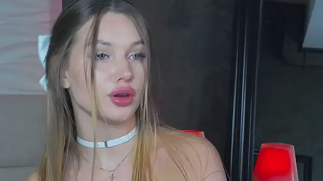 Snapshot of ViolaFlirt chatting on 02/16/25, 10:21 ViolaFlirt online show from 02/16/25, 10:21