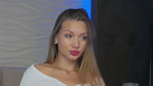 Snapshot of ViolaFlirt chatting on 03/14/25, 07:15 ViolaFlirt online show from 03/14/25, 07:15