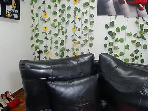 OLIVIAMISSY 02 online show from 11/21/25, 01:32
