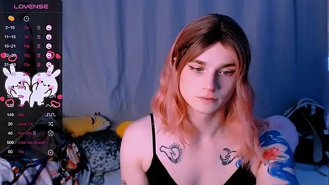 Snapshot of Alice_Hells chatting on 09/25/25, 04:05 Alice Hells online show from 09/25/25, 04:05