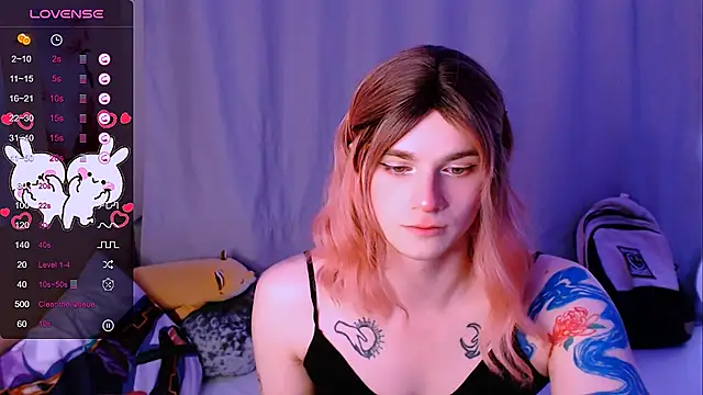 Snapshot of Alice_Hells chatting on 10/19/25, 05:52 Alice Hells online show from 10/19/25, 05:52