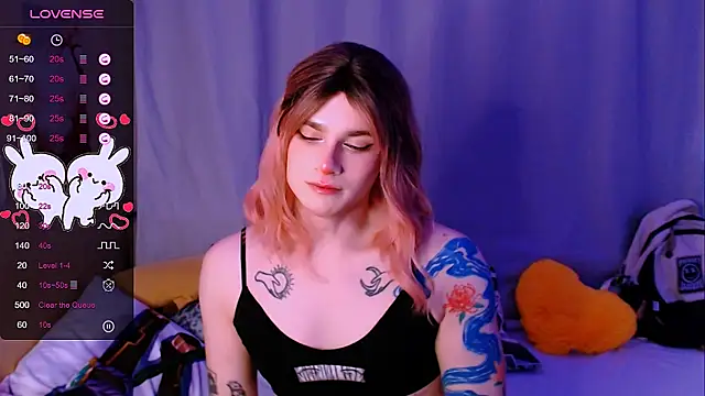 Snapshot of Alice_Hells chatting on 10/31/25, 05:41 Alice Hells online show from 10/31/25, 05:41