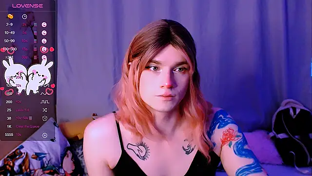 Snapshot of Alice_Hells chatting on 12/14/25, 05:57 Alice Hells online show from 12/14/25, 05:57