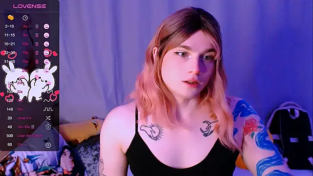 Snapshot of Alice_Hells chatting on 12/19/25, 06:53 Alice Hells online show from 12/19/25, 06:53