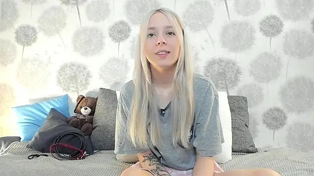 Snapshot of EngelFugler chatting on 01/14/25, 12:14 EngelFugler online show from 01/14/25, 12:14