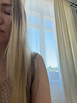 LianaCruz   online show from 04/16/26, 06:58