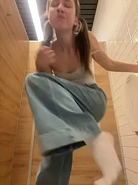 Lia  Love online show from 12/15/24, 05:31