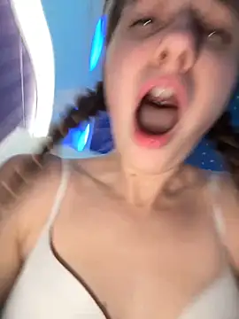 Lia  Love online show from 02/04/25, 07:00