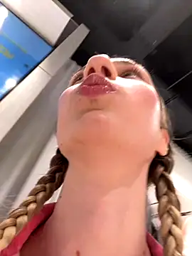 Lia  Love online show from 09/10/25, 12:27