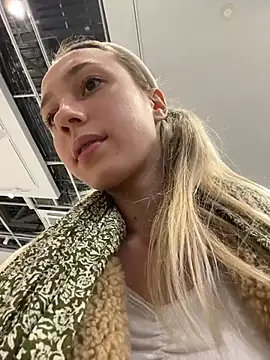 Lia  Love online show from 10/10/25, 12:15