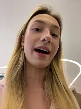 Lia  Love online show from 11/13/25, 12:15