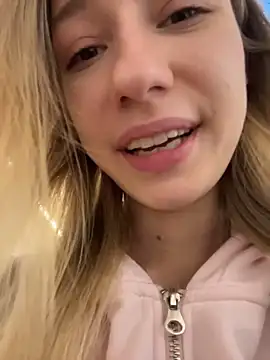 Lia  Love online show from 11/17/25, 12:11